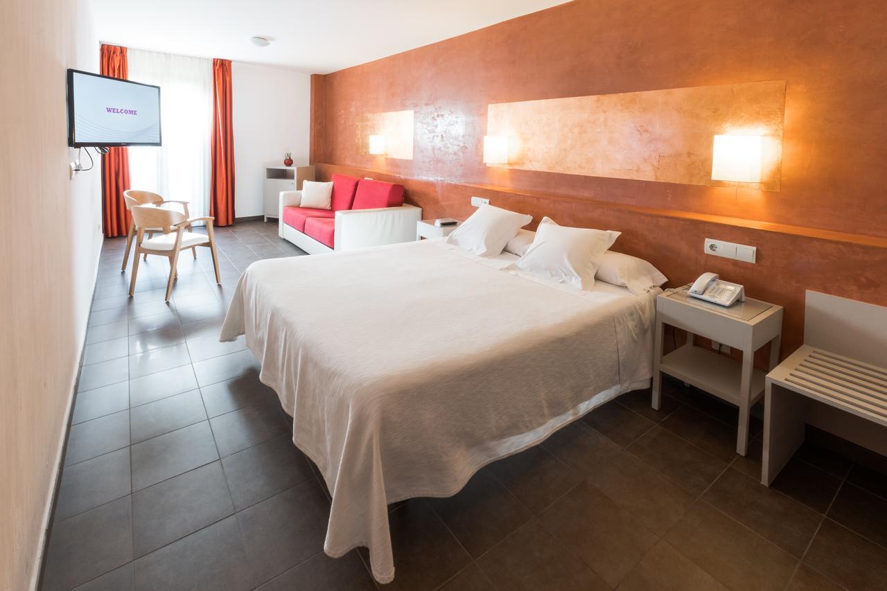 Hotel Carmen Roses Buitenkant foto