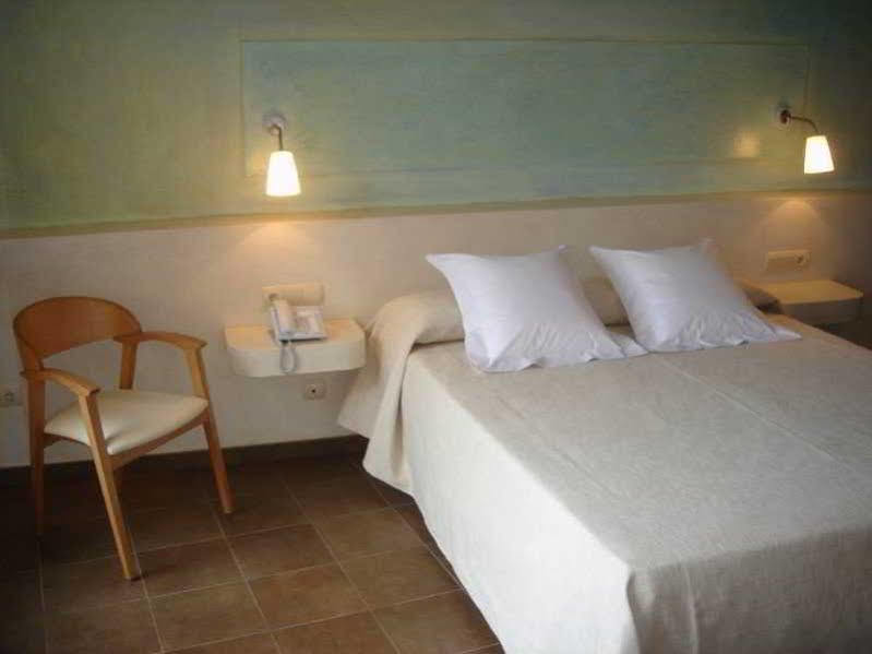 Hotel Carmen Roses Buitenkant foto
